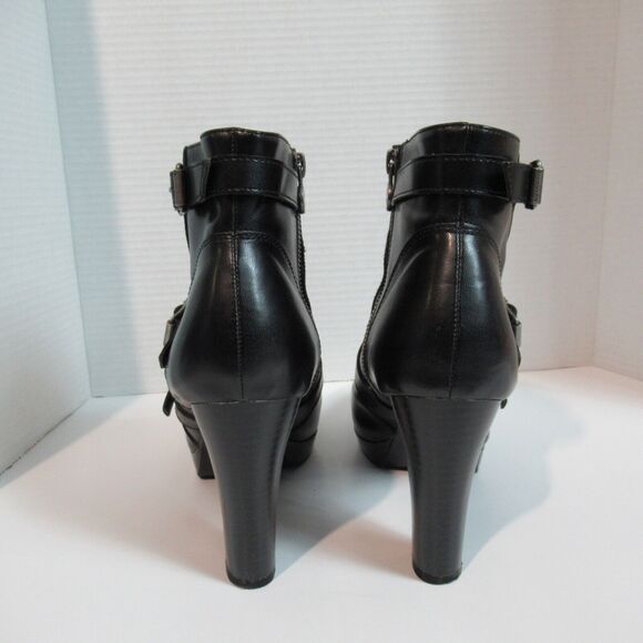 Simply Vera Boots 9.5 M Black Jaeger Buckle Ankle Bootie Faux Leather High Heel - Picture 11 of 15